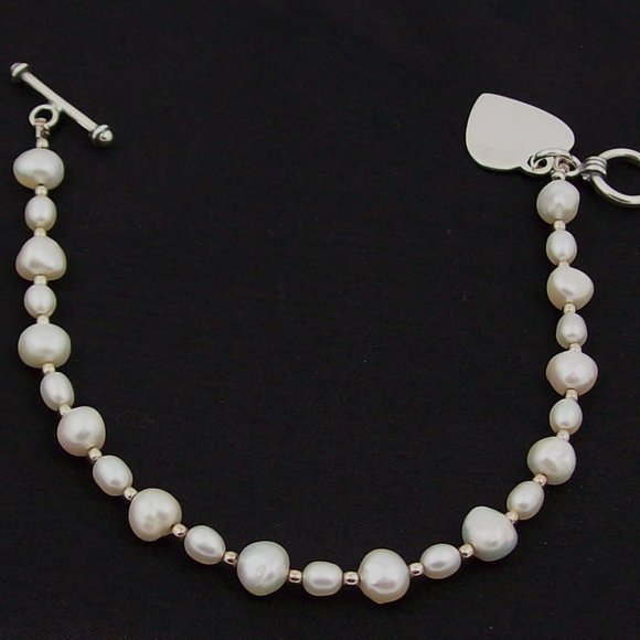 Pearl Toggle Bracelet w/Heart Charm - Picture 2 of 3